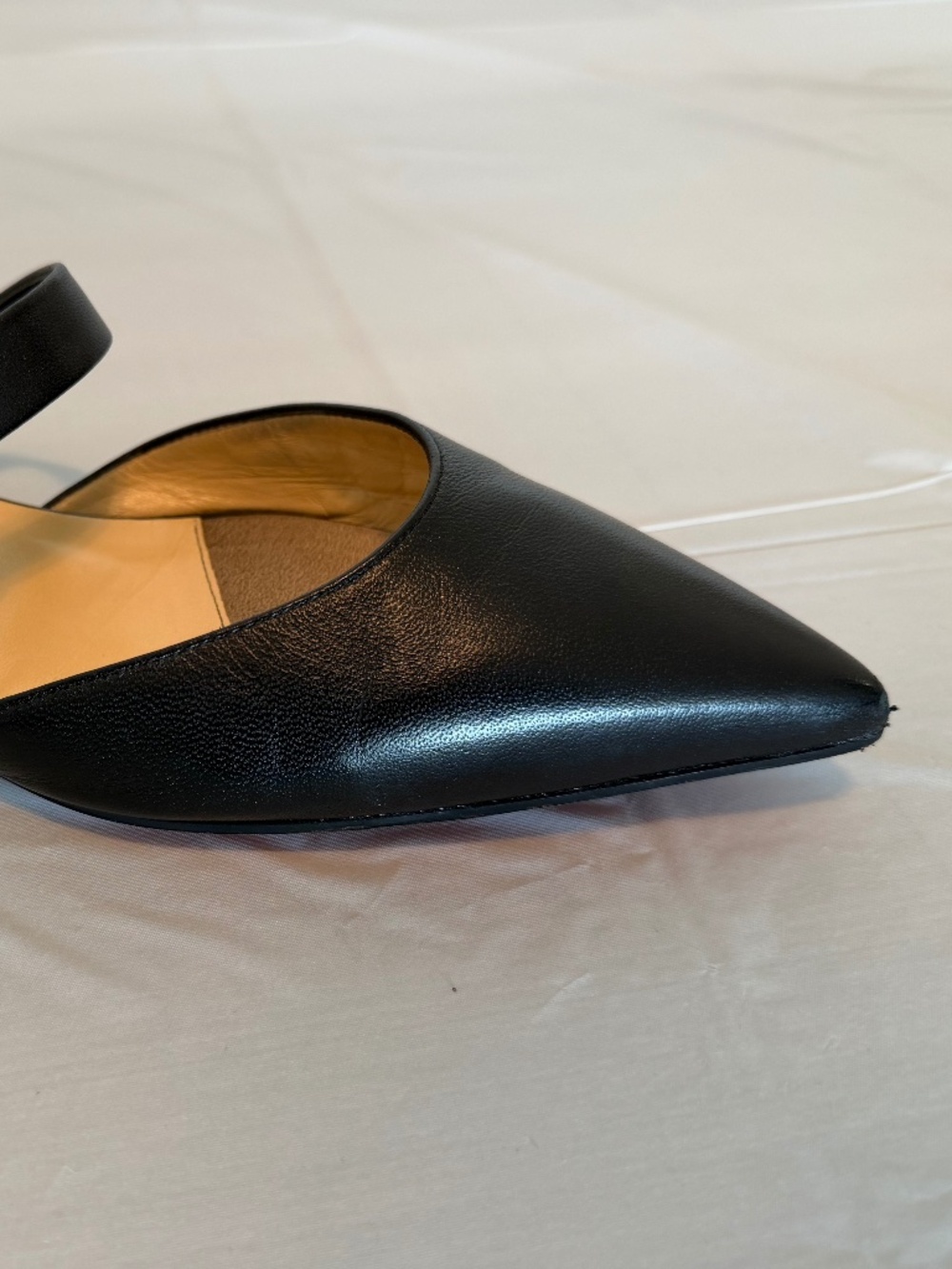 Christian Louboutin Choc Lock Flat Nappa - Picture 5 of 8
